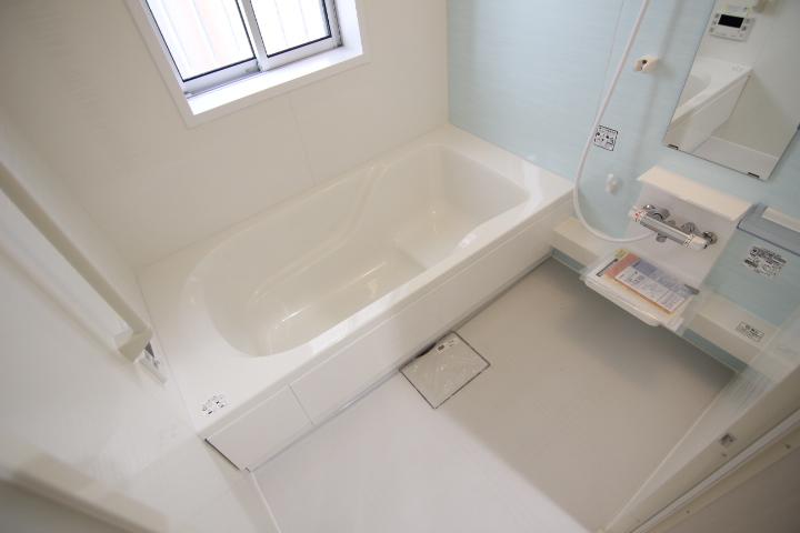 Bathroom. 4 Building