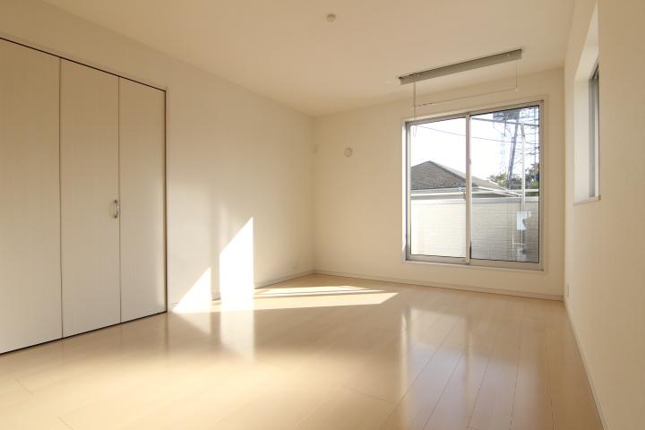 Non-living room. 4 buildings