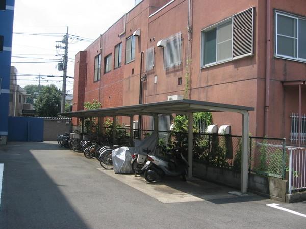 Parking lot. There is also bicycle parking!