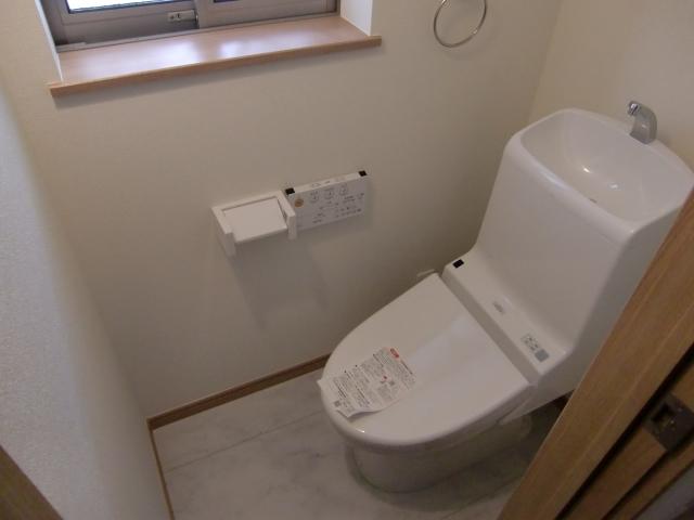 Toilet. It is with a bidet. Since it is a wall remote control specification of saving water design, Cleaning is very easy. 