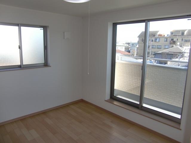 Non-living room. The third floor is the north side of the Western-style. Scenery is also well open. 