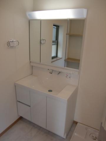Wash basin, toilet. Shampoo dresser is a popular three-sided mirror specification. Moreover, it is advanced type with a drawer in a wide. 