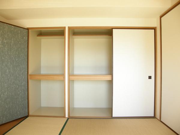 Other room space. Japanese-style storage are rich