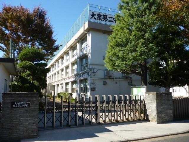 Junior high school. 800m to Oizumi second junior high school