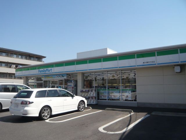 Convenience store. 550m to Family Mart (convenience store)