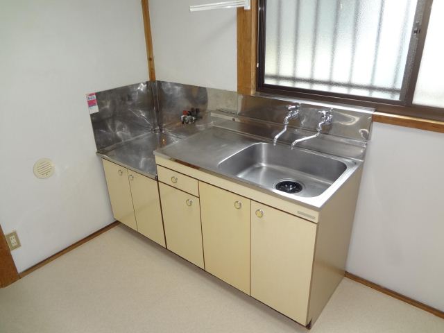 Kitchen.  ☆ Minis is "brokerage commissions 52.5%." ☆ 