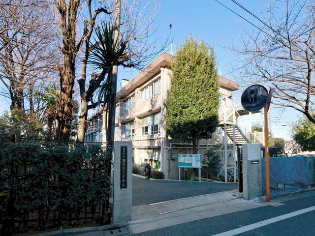 Junior high school. 960m to Nerima Kaishin third junior high school