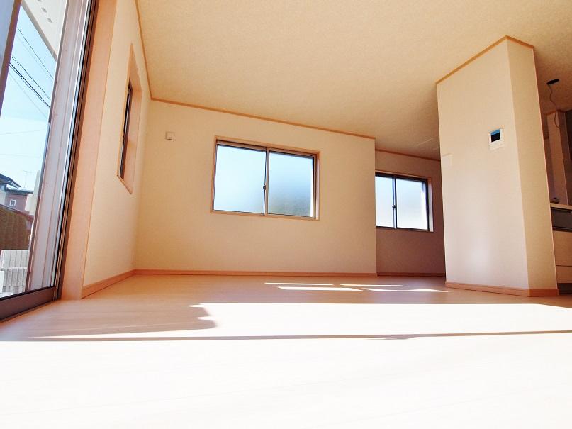 Living. - There are openings in the south bright LDK-  [Building 2] 