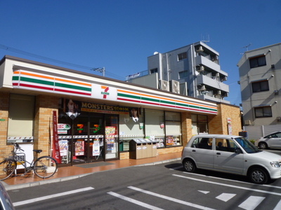 Convenience store. 829m to Seven-Eleven (convenience store)