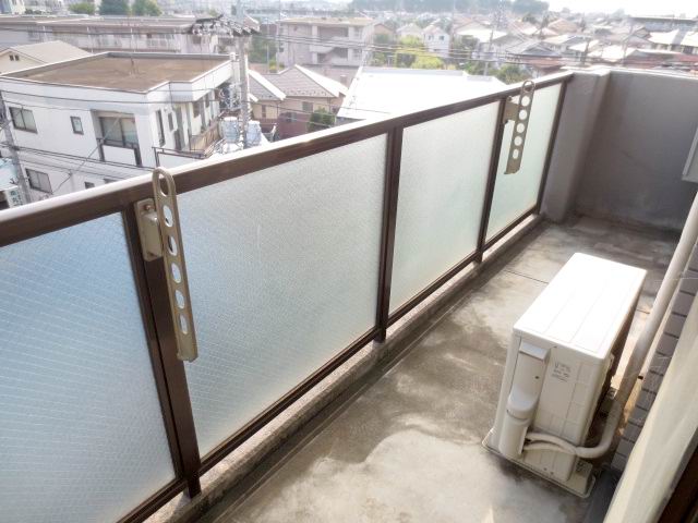 Balcony. Facing south in the laundry ◎