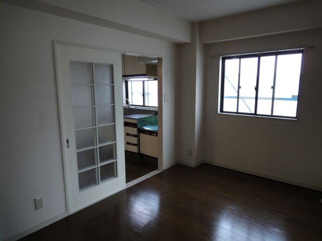 Living and room. It has been changed to Western-style room ・  ・ It is a photograph of the same type second floor of the room