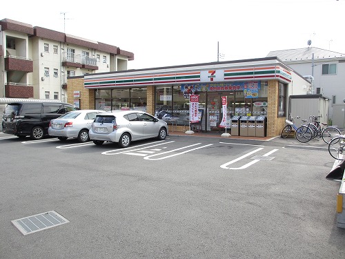 Convenience store. Seven-Eleven Nerima Hayamiya 4-chome up (convenience store) 214m