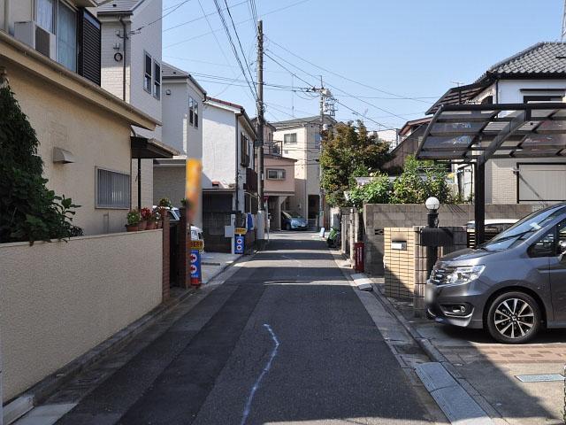 Local photos, including front road. Contact road situation