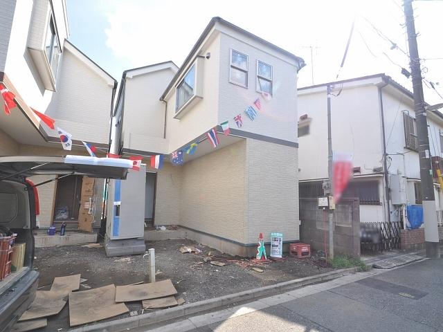 Local appearance photo. A Building (at the time of construction)