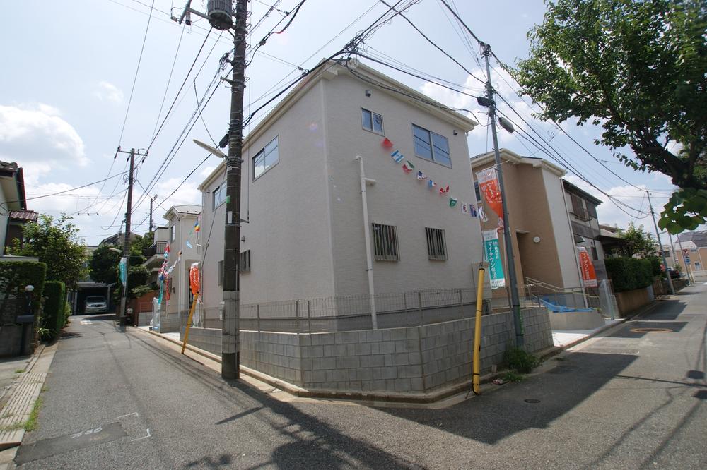 Local photos, including front road. Is an environment suitable for the elementary school near the child-rearing