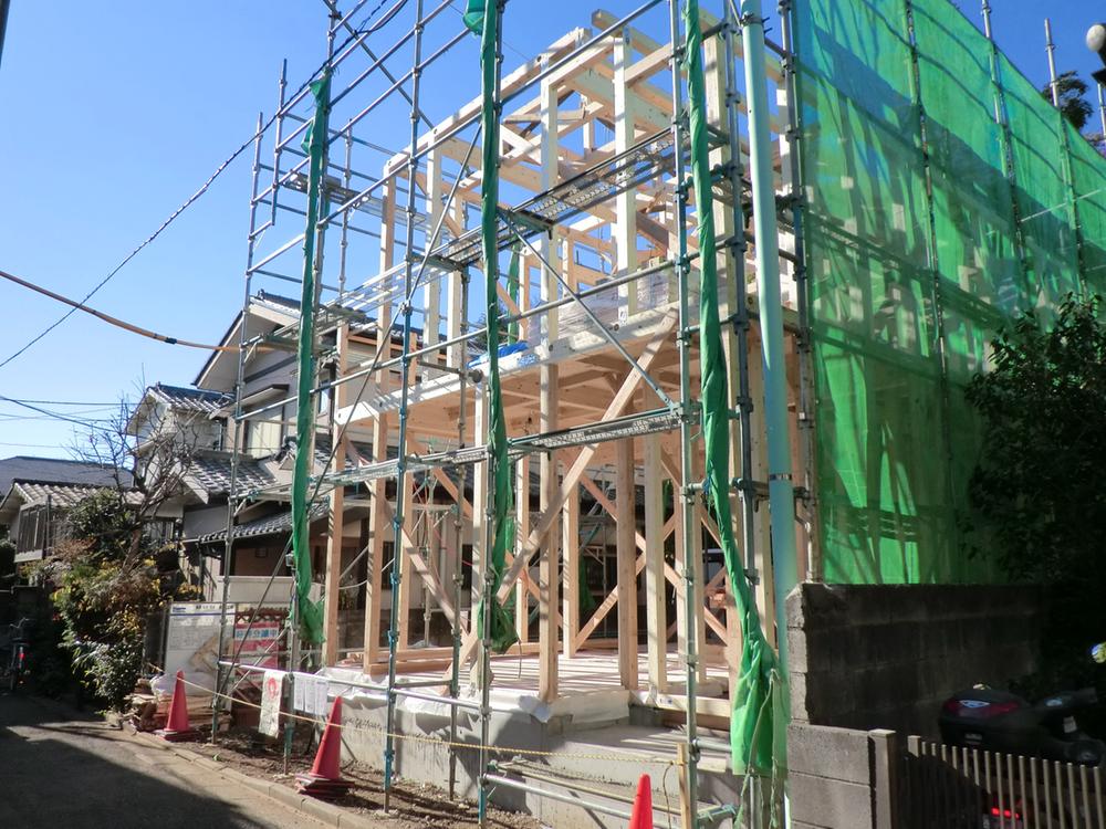 Local appearance photo. Local (December 20, 2012) Shooting. Was completion of framework. Car space two ensure day is a good newly built single-family.