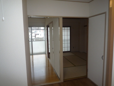 Living and room. Western and Japanese-style room as seen from DK