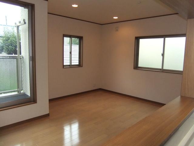 Same specifications photos (living). Same specifications