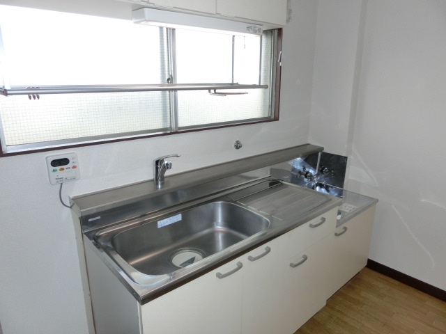 Kitchen. With bright window, Single lever is mixing faucet