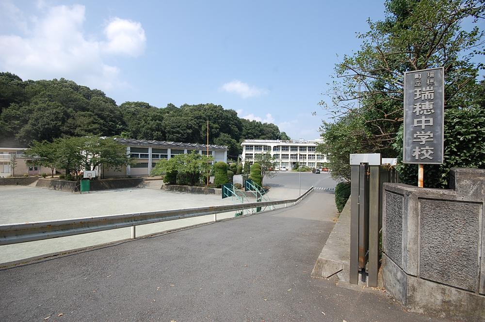 Junior high school. 1050m to Mizuho Municipal Mizuho Junior High School