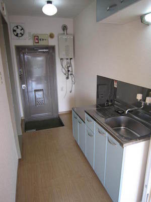 Kitchen.  ☆ Spacious two-burner gas stove Allowed ☆