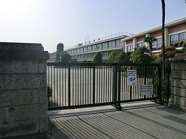 Primary school. 832m to Mizuho Municipal Mizuho third elementary school