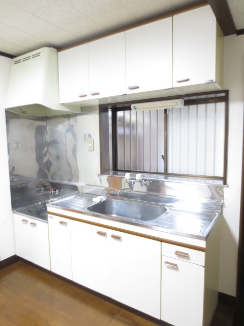 Kitchen. Pat ventilation kitchen with a window