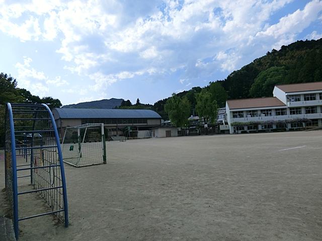 Primary school. 708m until sunrise Municipal Oguno Elementary School