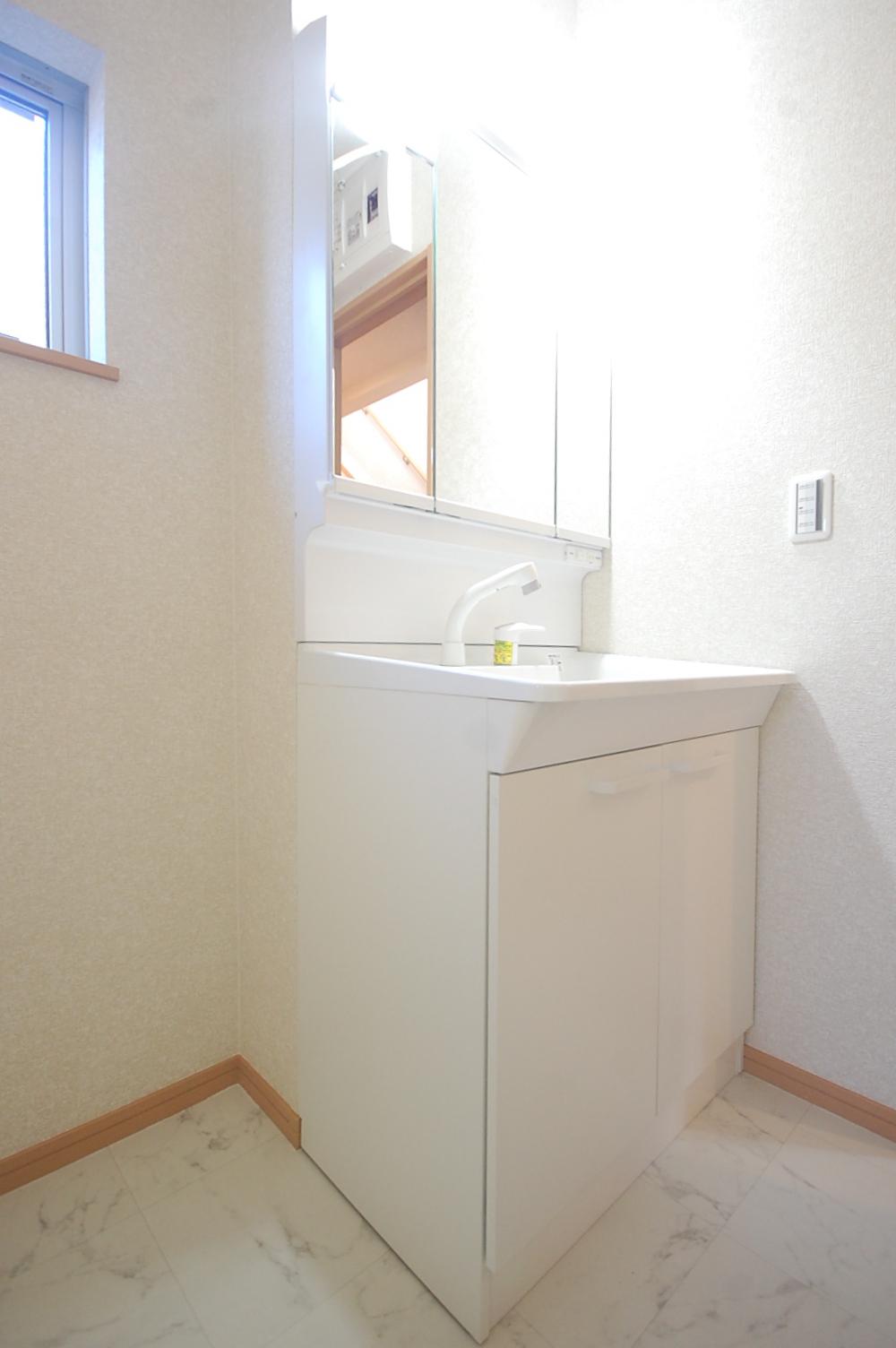 Same specifications photos (Other introspection). Washbasin same specifications