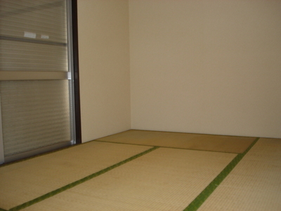 Living and room. There is Japanese-style room Omotegae