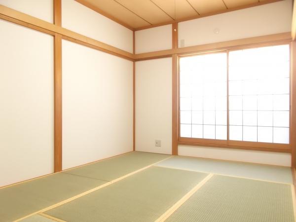 Non-living room. Second floor 6-tatami mat Japanese-style room. Tatami mat replacement, Sliding door ・ Sliding door already modified paste.