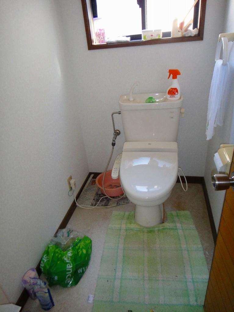 Toilet. Second floor toilet (with washlet)