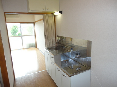 Kitchen. Convenient storage with a hanging cupboard