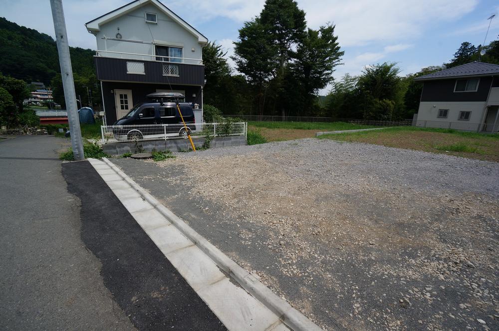 Local photos, including front road. Current state August shooting