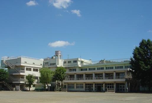 Primary school. Nishitokyo Tatsuhigashi to elementary school 839m