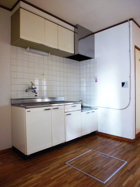 Kitchen. ☆ Under the floor is with storage of kitchen