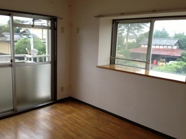 Other room space. There is also a balcony on the north side of the Western-style!