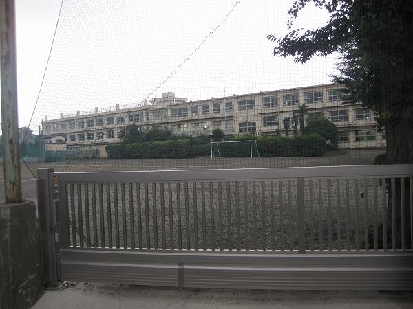 Junior high school. Nishi Municipal Hibarigaoka until junior high school 720m