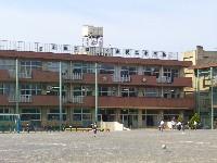 Primary school. Nishi Municipal Higashifushimi to elementary school 399m