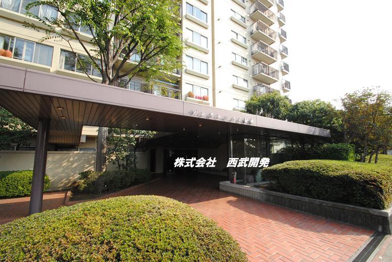 Entrance. Common areas