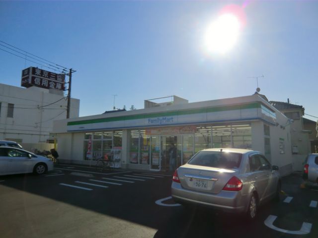 Convenience store. 450m to Family Mart (convenience store)