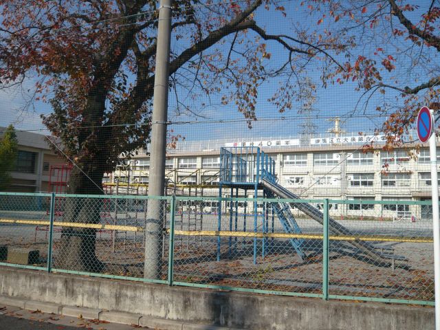 Primary school. Municipal Oizumi sixth elementary school (elementary school) up to 510m