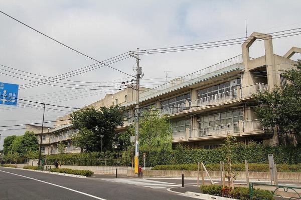 Junior high school. West Tokyo City Akiraho until junior high school 880m