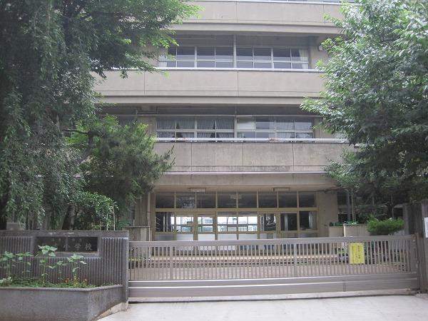 Primary school. Nishi Municipal Sumiyoshi to elementary school 240m