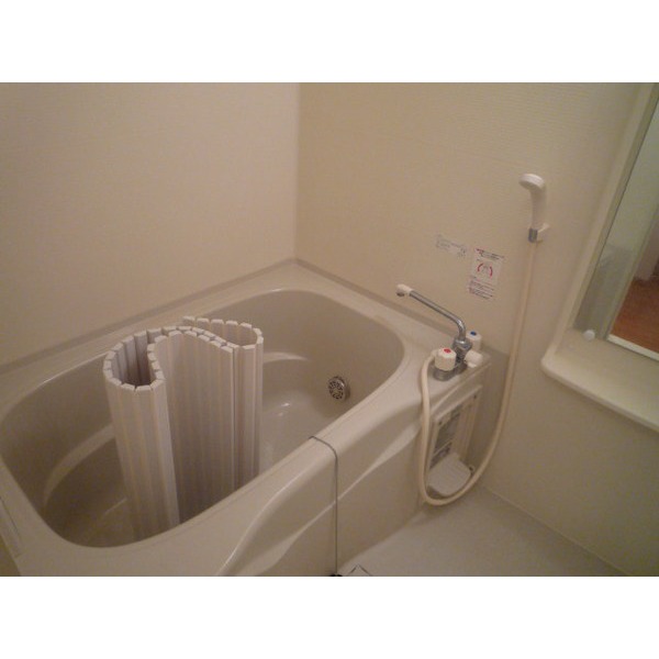 Bath. Spacious bath