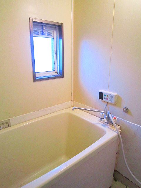 Bath.  ※ Rare bathroom with a window.