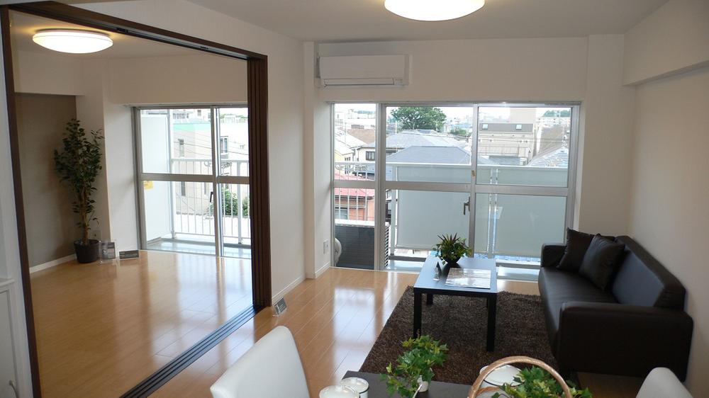 Living. South-facing bright living (August 2013) Shooting