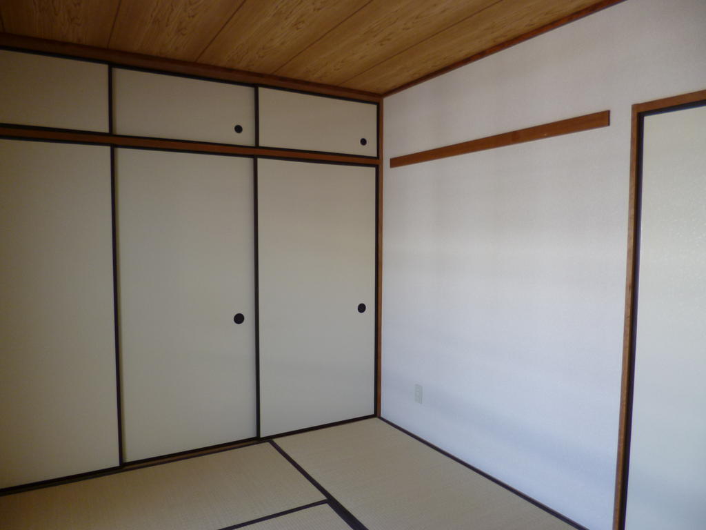 Other room space. Relaxing Japanese-style room Plenty of storage