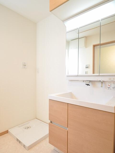 Wash basin, toilet. Nishitokyo Minami-machi 1-chome washroom