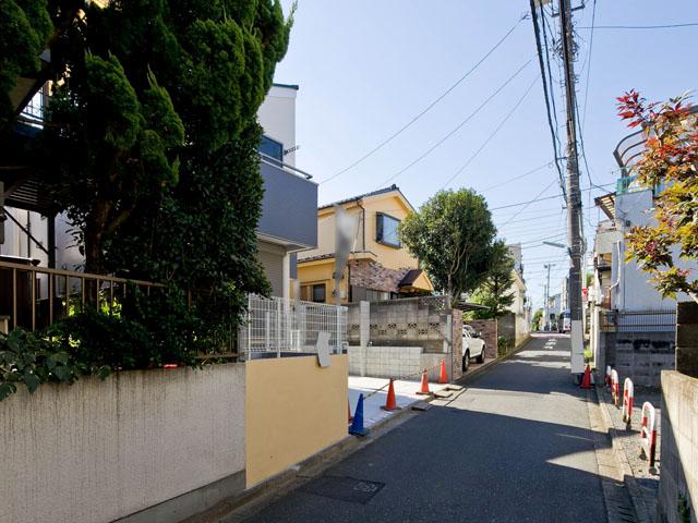 Local photos, including front road. Nishitokyo Minami-machi 1-chome, contact road situation